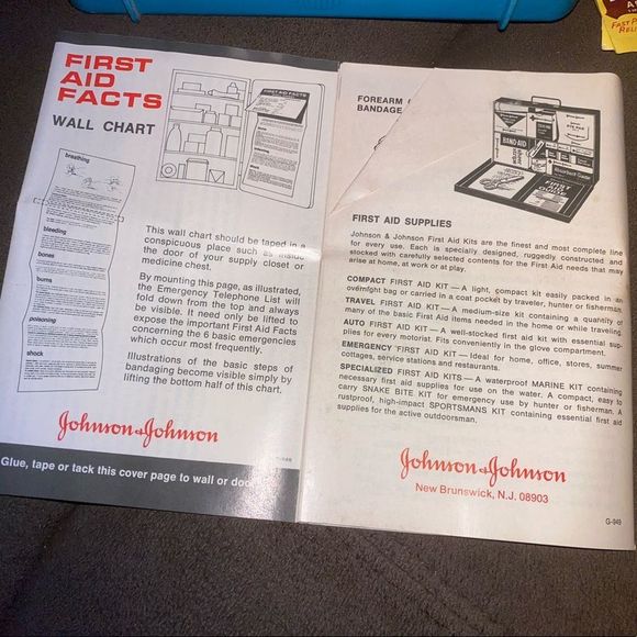 Vintage Johnson & Johnson First Aid Kit. - Picture 2 of 6